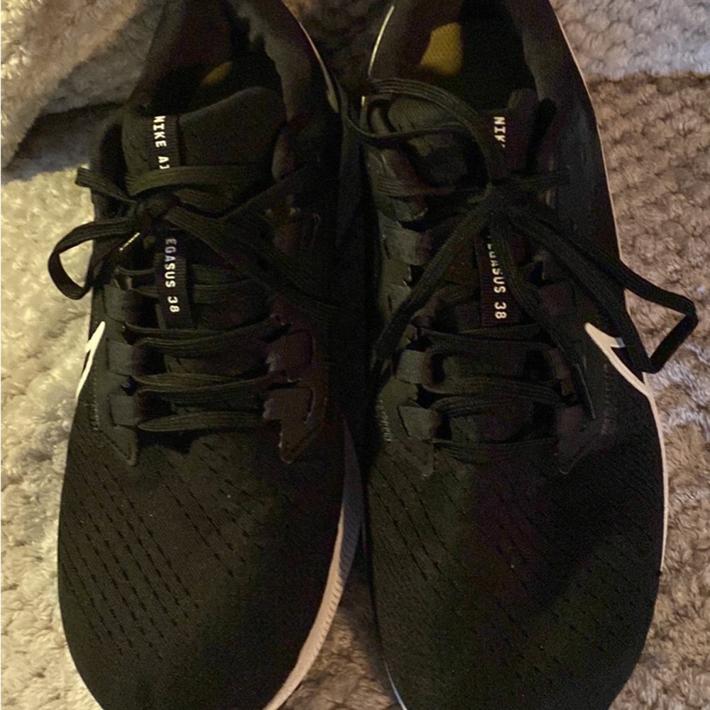 Men’s black  knight Pegasus 38 $40